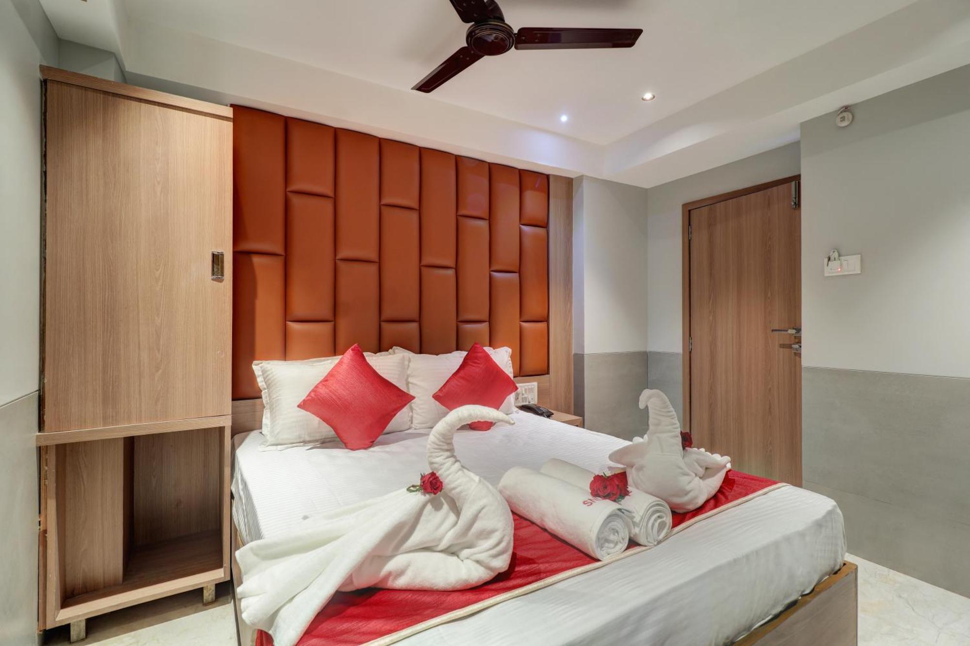 Hotel Sai Nidhi Residency à Navi Mumbai Extérieur photo