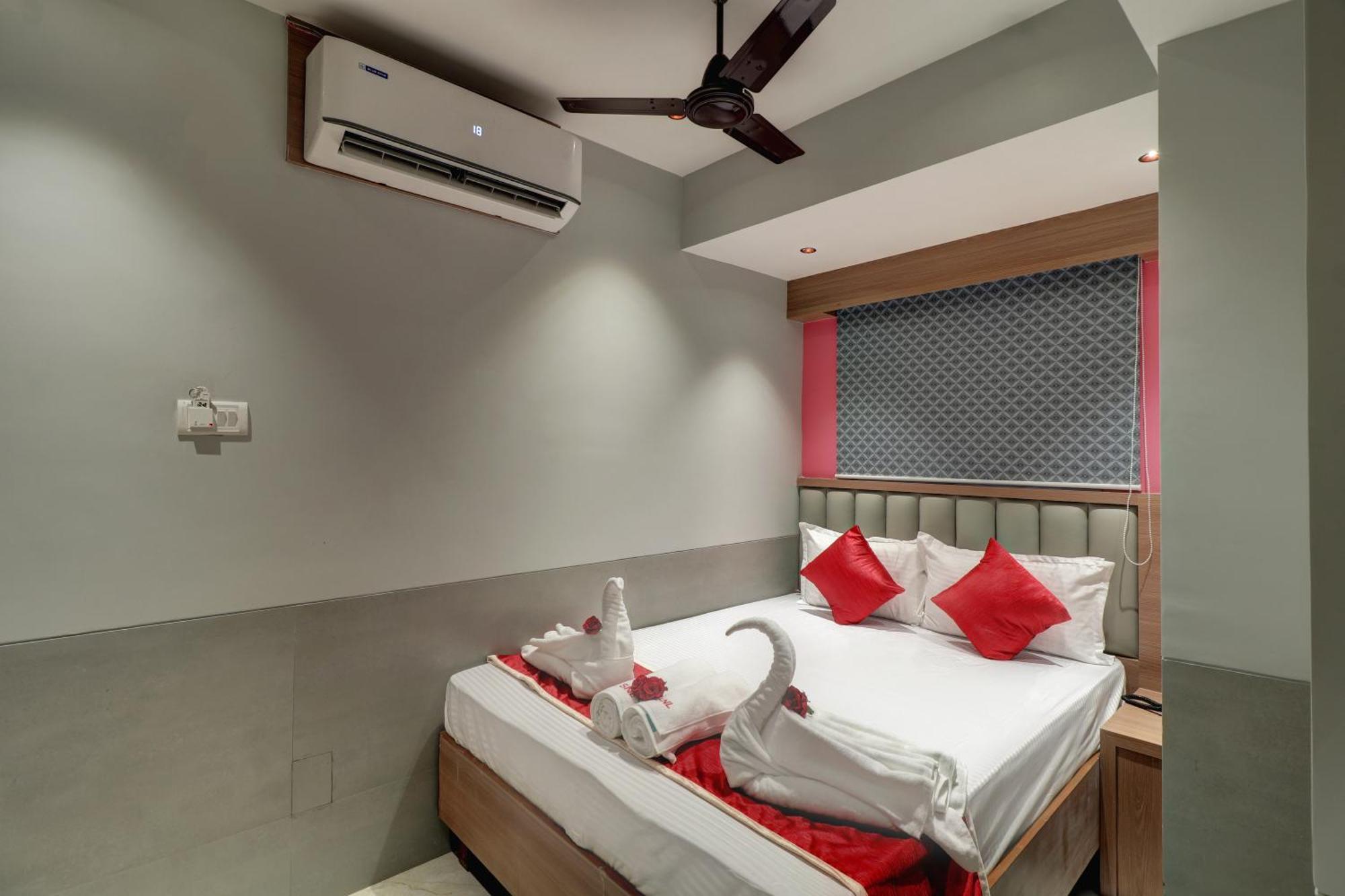 Hotel Sai Nidhi Residency à Navi Mumbai Extérieur photo